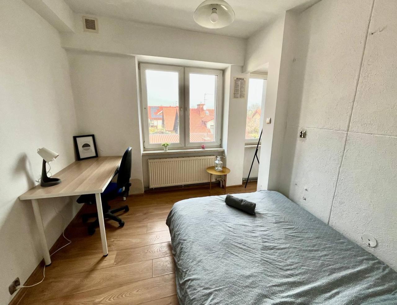 Comfy, Nice And Small Room In Cracovia Exterior foto