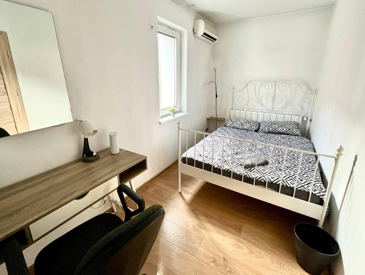 Comfy, Nice And Small Room In Cracovia Exterior foto